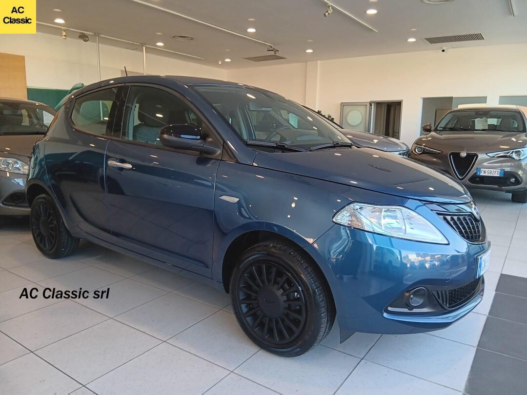 Lancia Ypsilon Hybrid Silver 1.0 (70 cv)