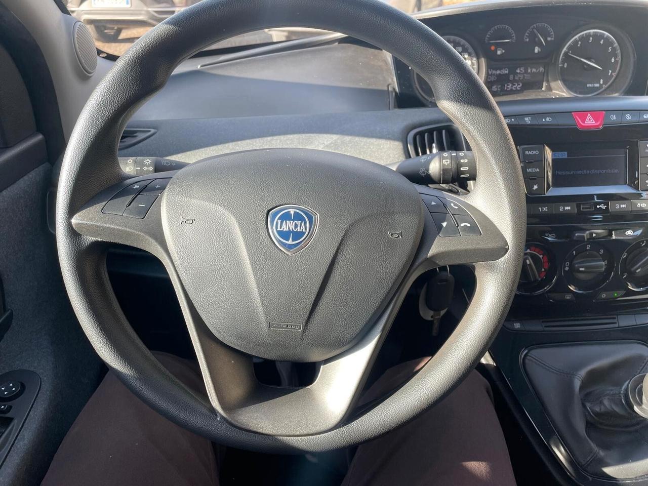 Lancia Ypsilon 1.0 Hybrid Ecochic Siler