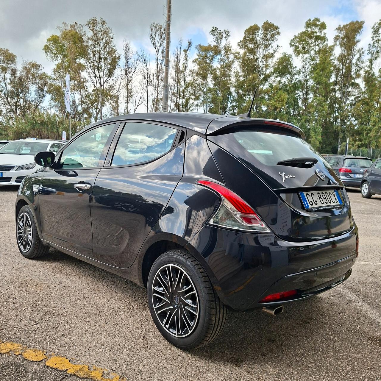 Lancia Ypsilon 1.0 Bz 70 Cv Hybrid Gold
