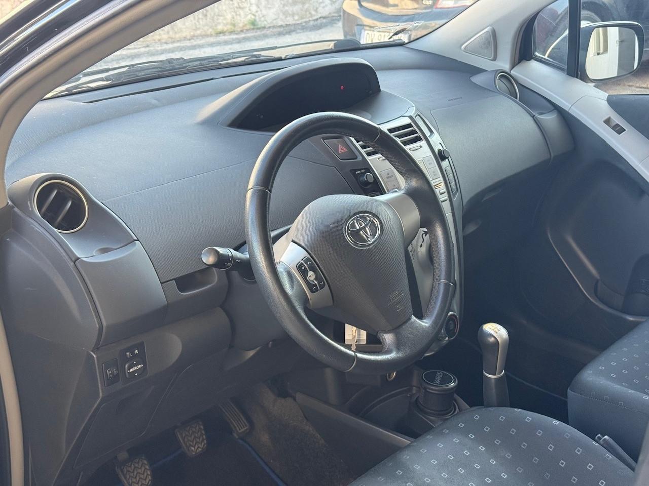 Toyota Yaris 1.0 5 porte Sol ok neopatentati