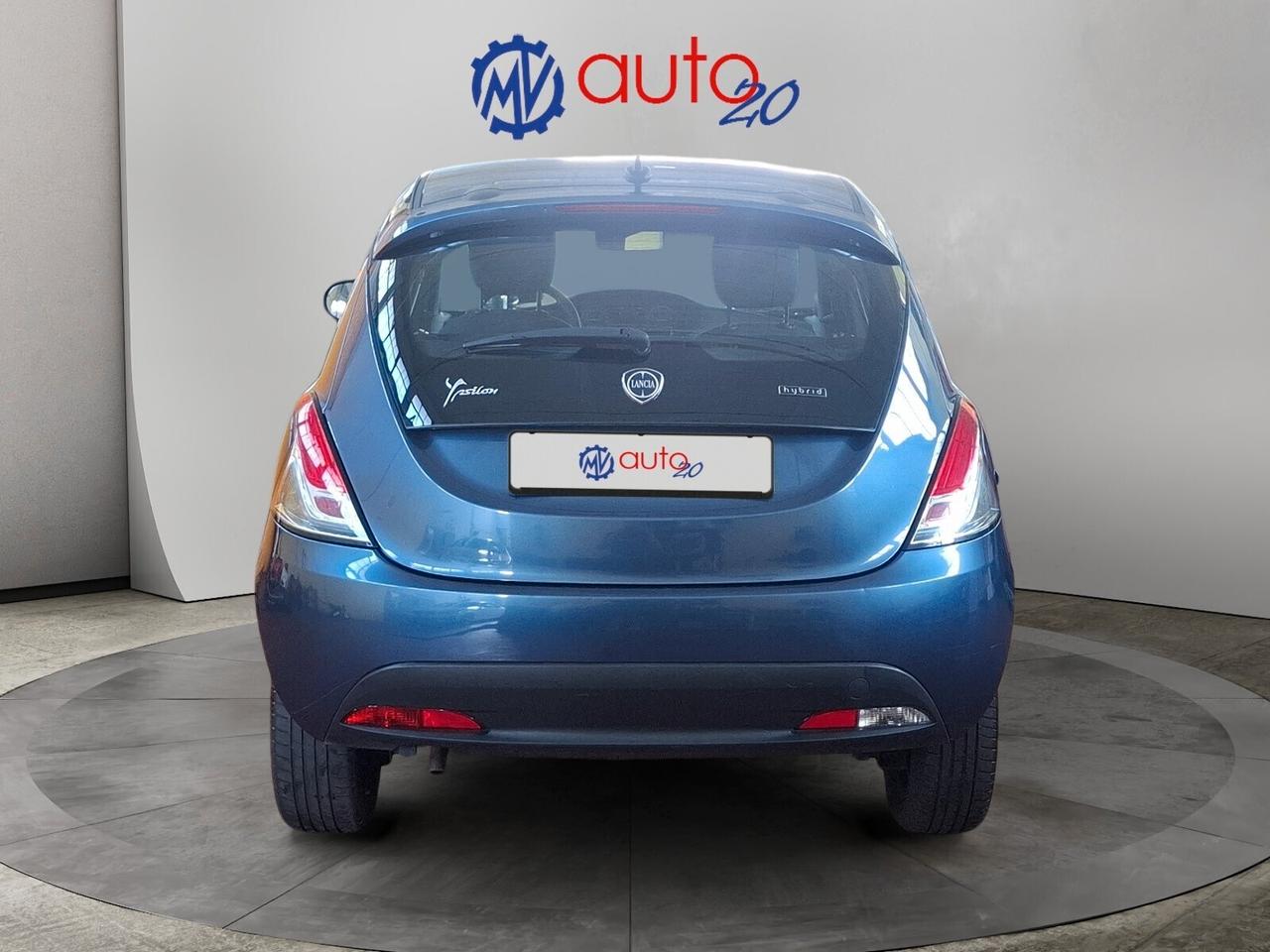 Lancia Ypsilon 1.0 FireFly 5 porte S&S Hybrid Ecochic Silver