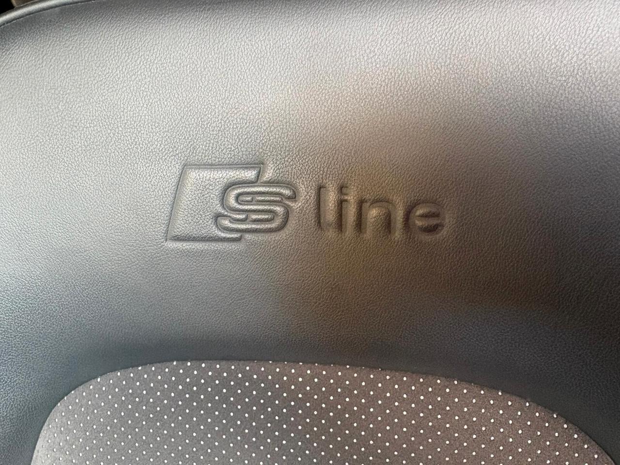 Audi Q3 2.0 TDI 120 CV S-LINE