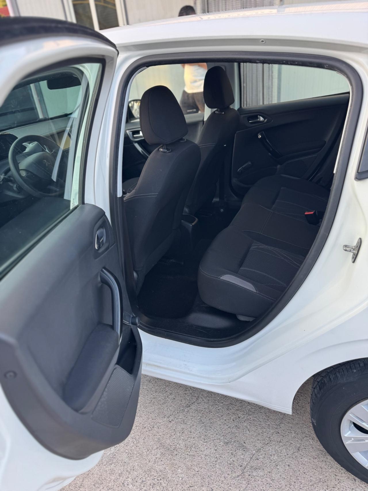 Peugeot 208 PureTech 82 5 porte Allure