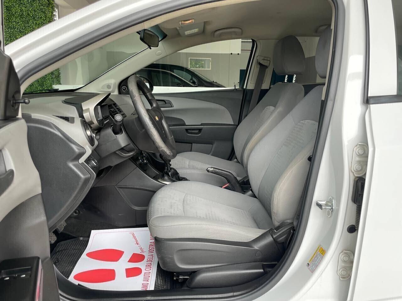Chevrolet Aveo 1.2 - Clima & Cruise Control