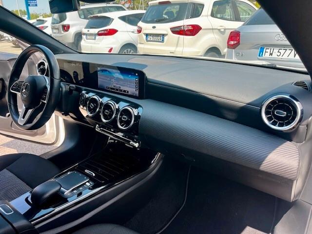 Mercedes-Benz CLA 200 Shooting Brake d Executive "NAVI / PDC /TELECAMERA /