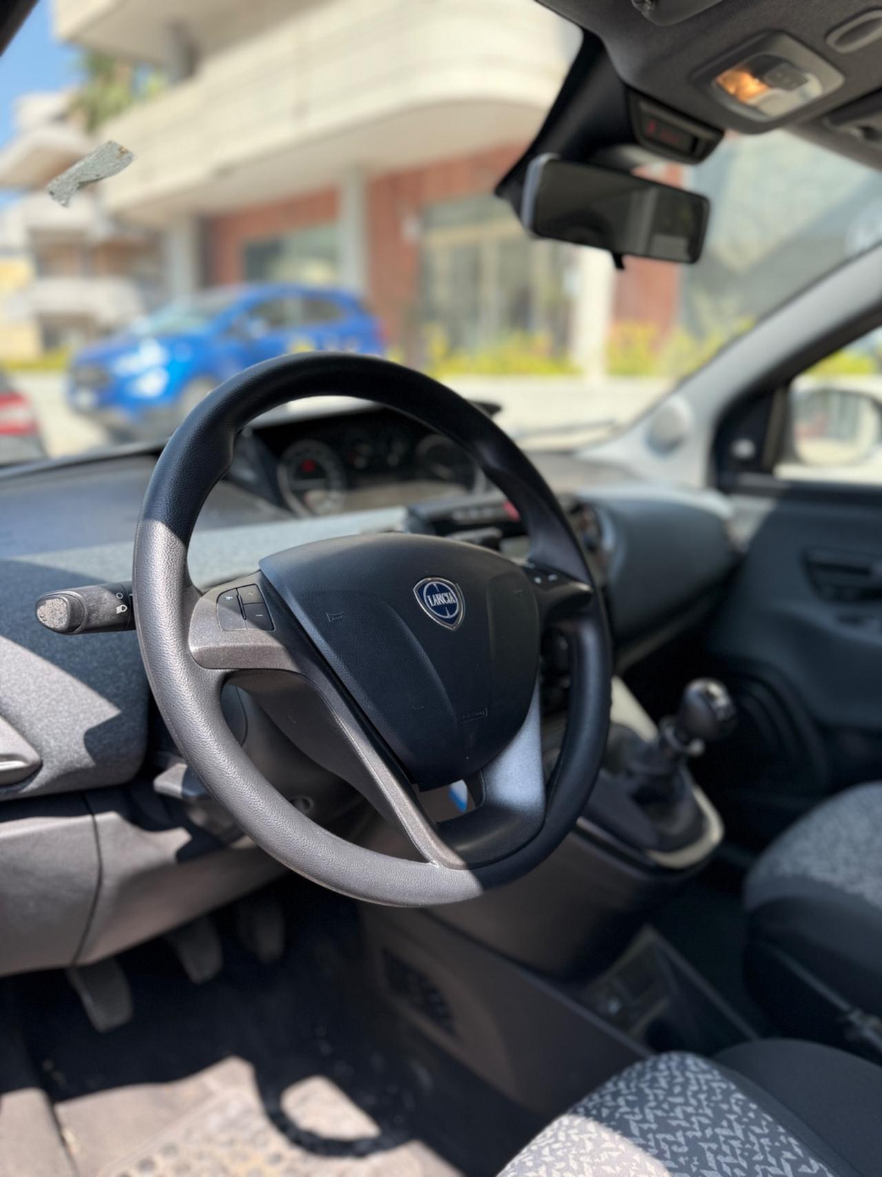 Lancia Ypsilon 1.0 70 cv 5 porte S&S Hybrid Silver 2022