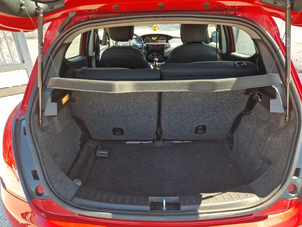 Lancia Ypsilon 1.2 69 CV 5 porte Silver-2018