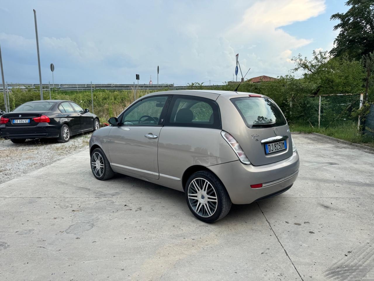 Lancia Ypsilon 1.3 MJT 90 CV ORO