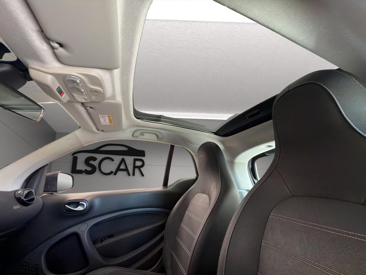 Smart fortwo coupe Prime 90cv - Unico proprietario - Sedili in pelle riscaldabili - Cerchi in lega - Luci Led - Tetto panoramico
