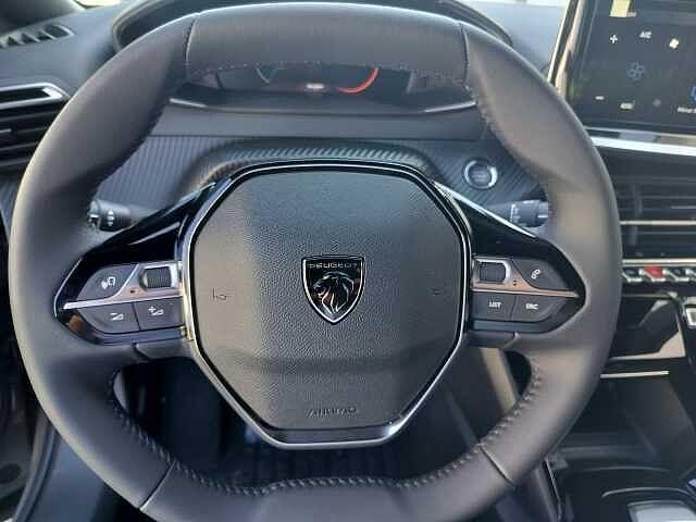 Peugeot 2008 motore elettrico 136 CV Allure