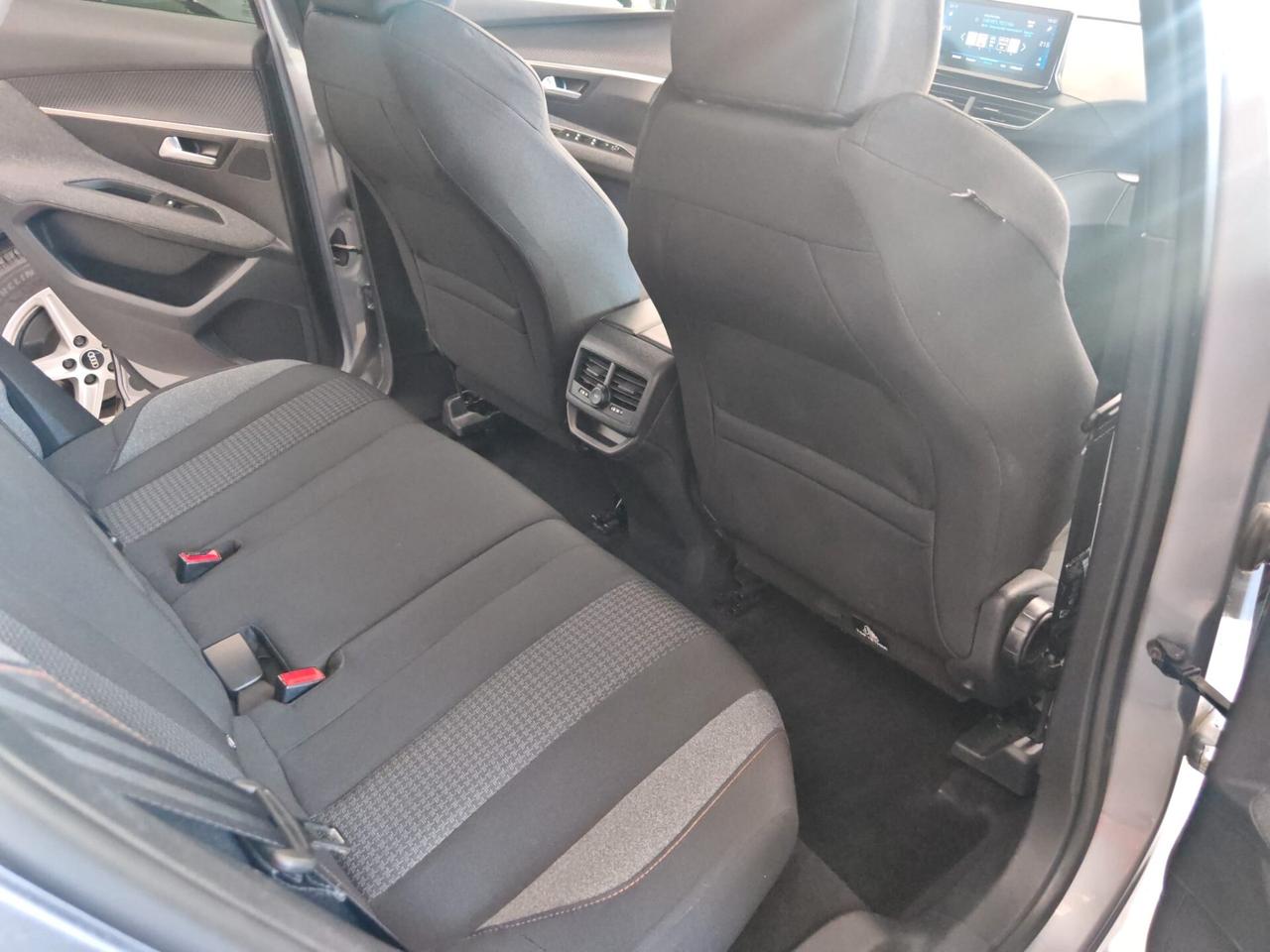Peugeot 3008 1.5 130CV UNIPROPRIETARIO KM VERI GARANZIA 24 MESI OK NEOPATENTATI