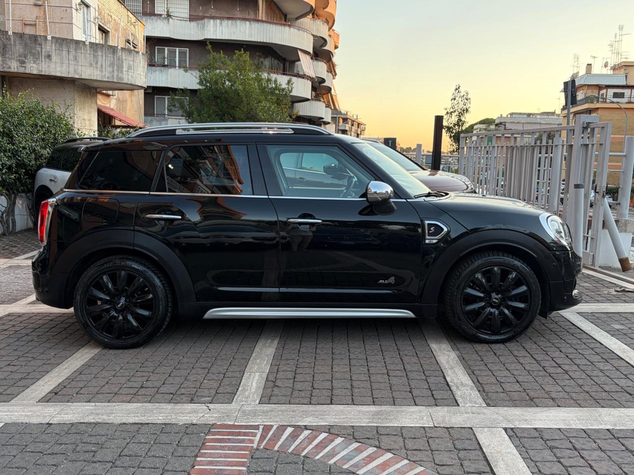 Mini Cooper SD Countryman ALL4 Total Black +C.AUTO-NAVI-H.K-LED !!