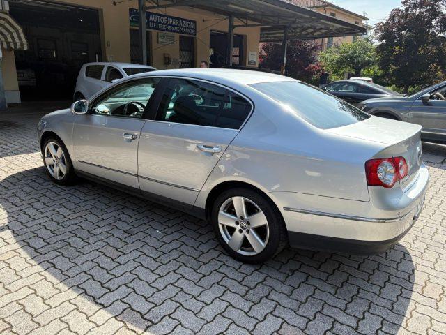 VOLKSWAGEN Passat 1.6 TDI DPF Comf. BlueM. TETTO