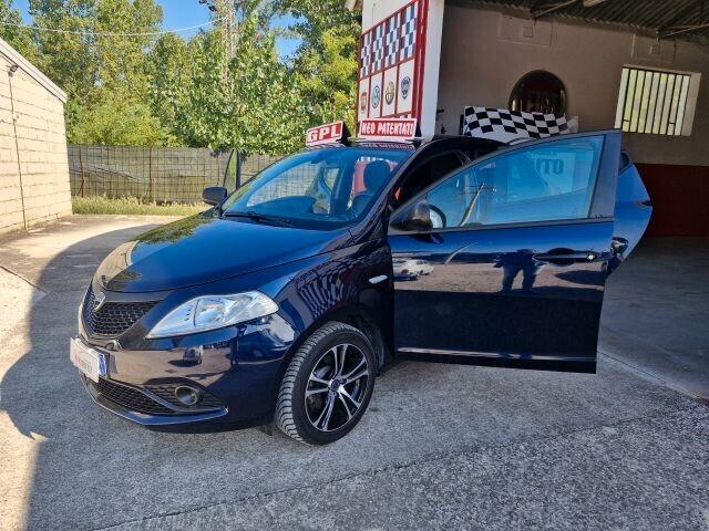 Lancia Ypsilon 1.2 69 CV 5 porte GPL Ecochic Elefantino Blu