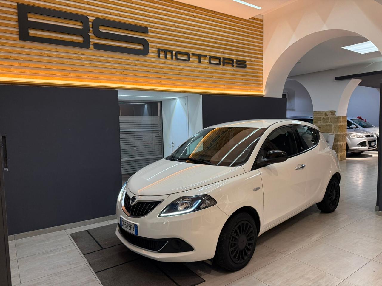 Lancia Ypsilon 1.0 FireFly 5 porte S&S Hybrid Ecochic Silver