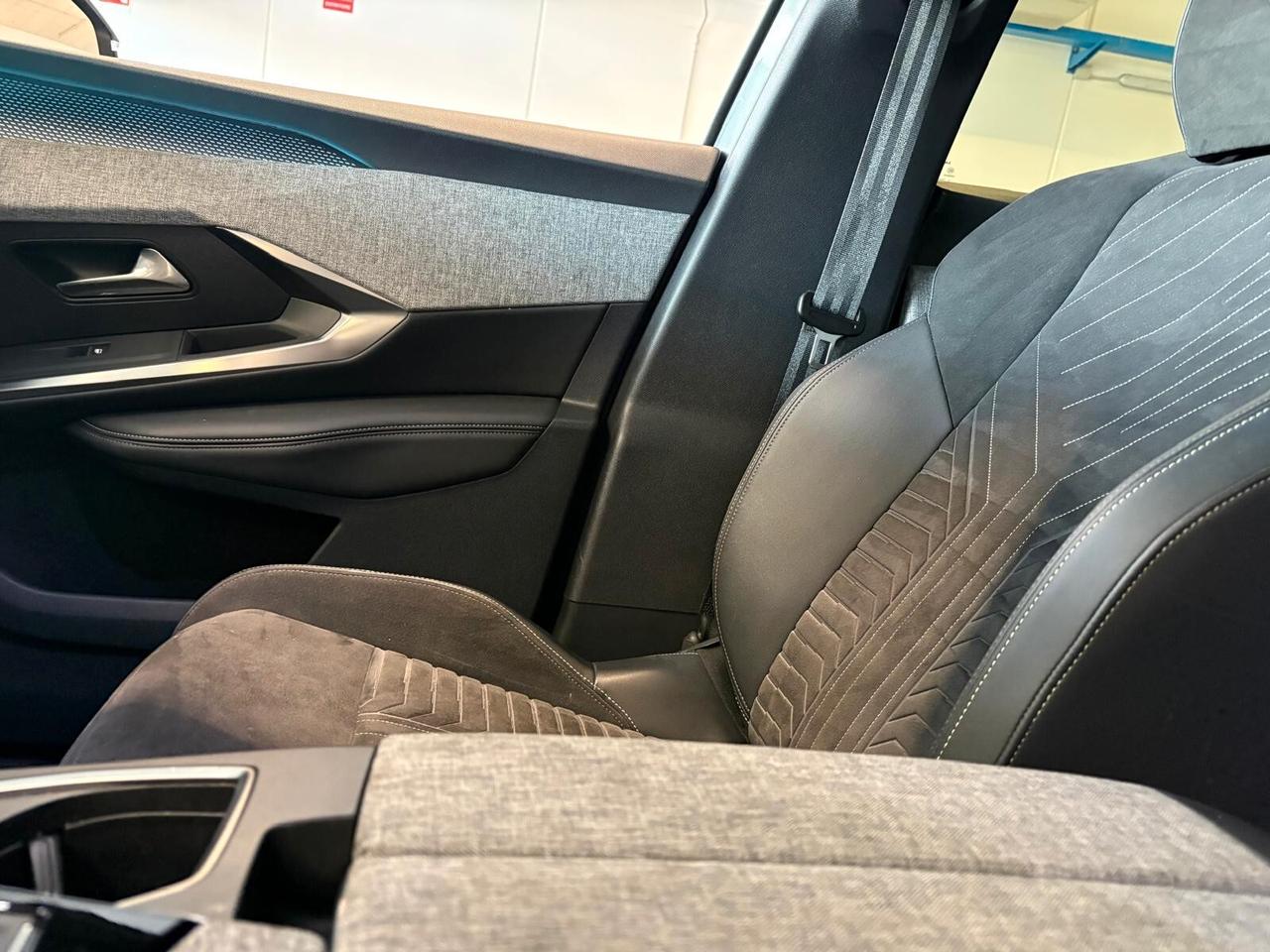 Peugeot 3008 GT Hybrid 145 e-DCS6 SPOTICAR