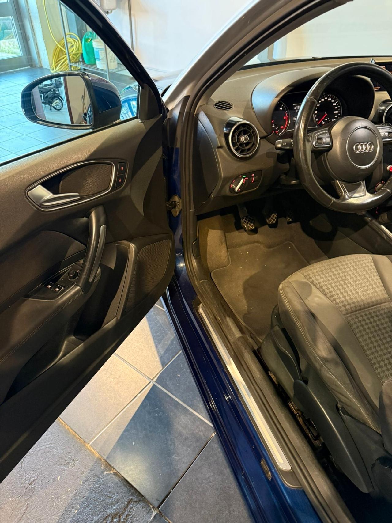 Audi A1 1.6 TDI 105 Cv GARANZIA - NEOPATENTATI