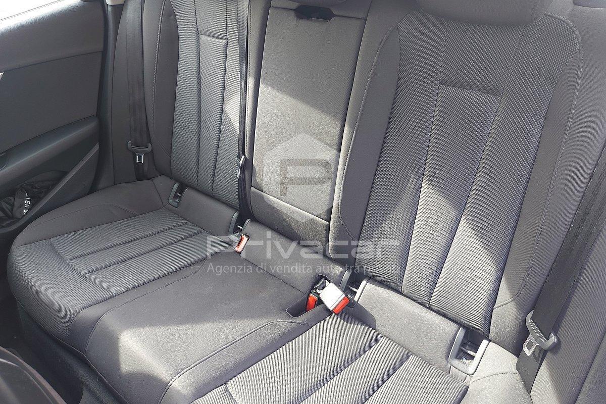 AUDI A4 Avant 30 TDI/136 CV S tronic Business Advanced