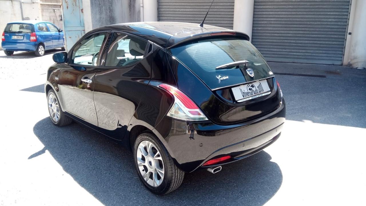 Lancia Ypsilon 1.2 69 CV 5 porte GPL Ecochic Silver