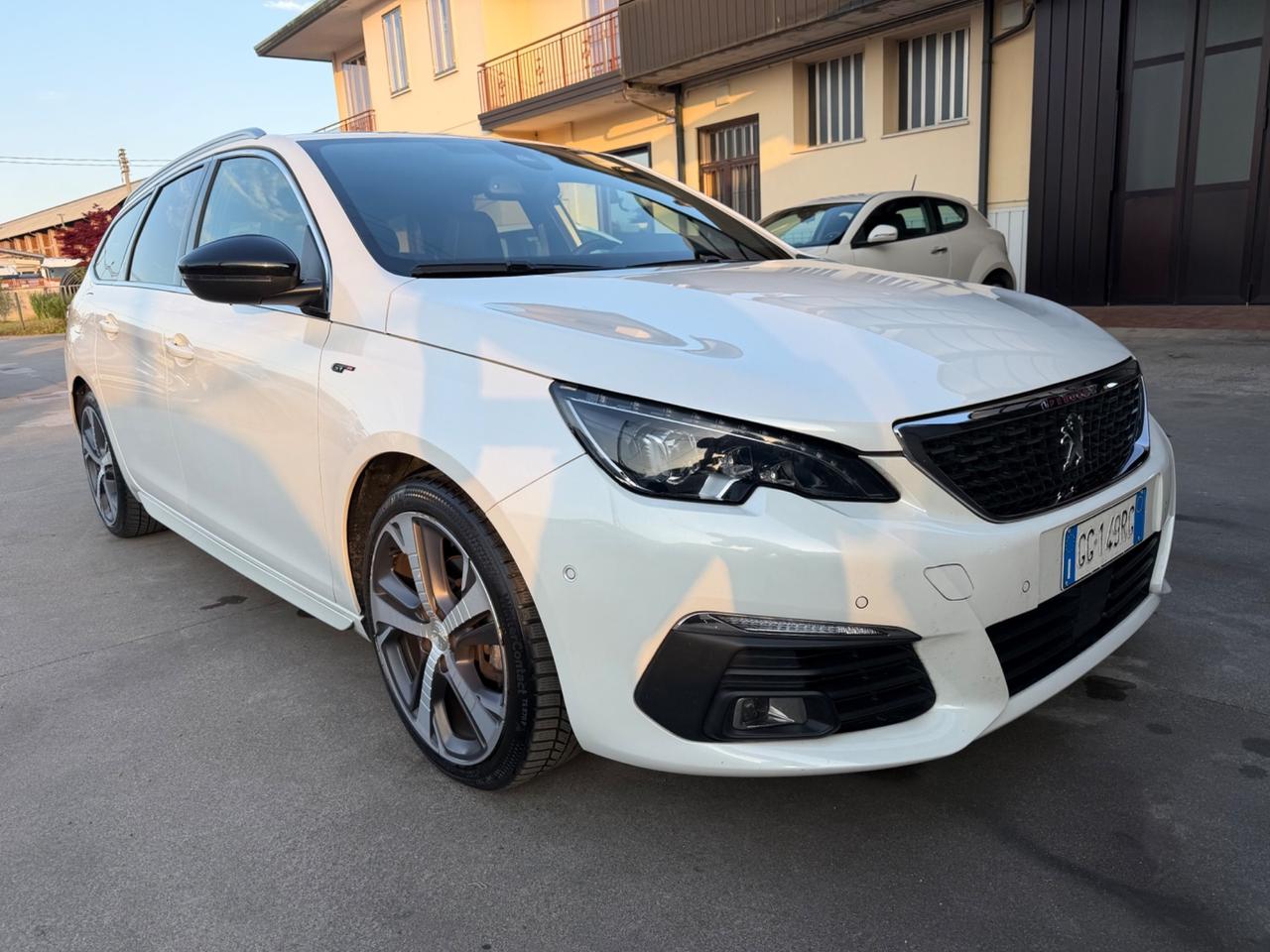 Peugeot 308 PureTech Turbo 130 S&S EAT8 SW GT