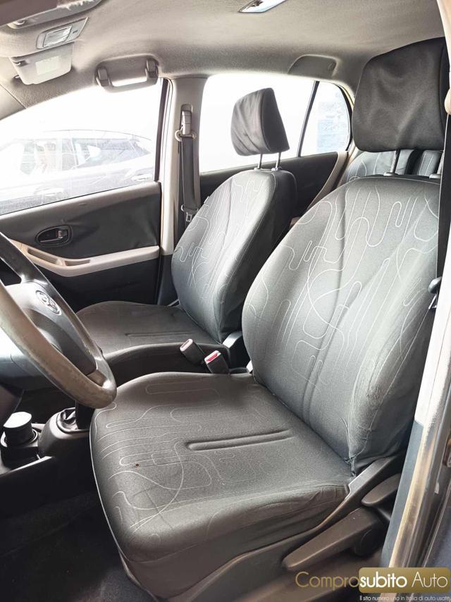 TOYOTA Yaris 1.0 5 porte Sol