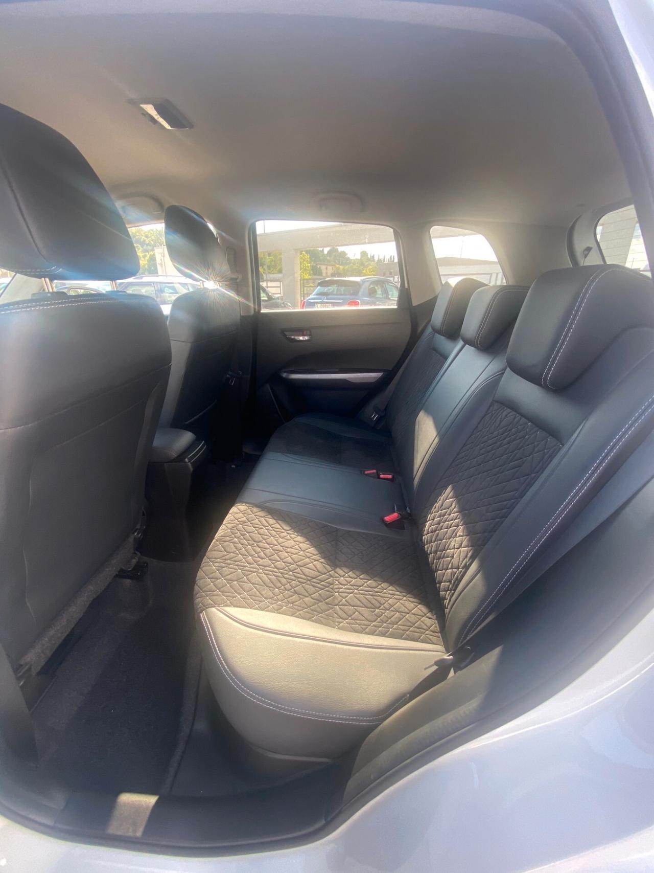 Suzuki Vitara 1.4 Hybrid Top
