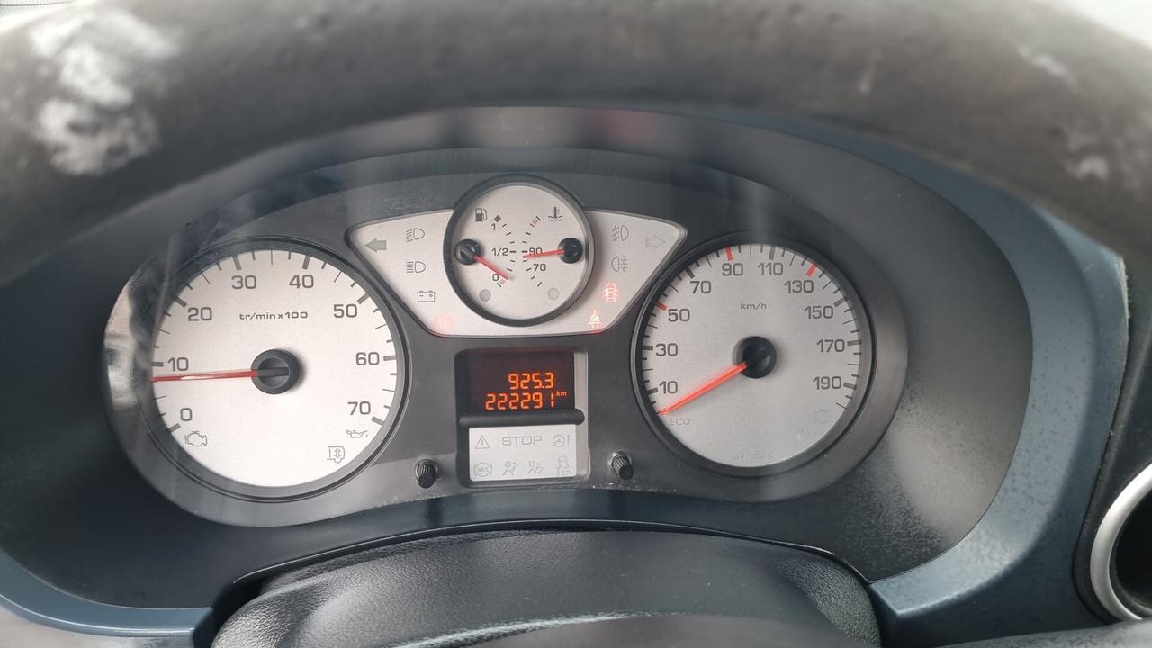 Peugeot Partner Tepee 1.6 HDi 92CV-68KW-IVA-DETRAIBILE