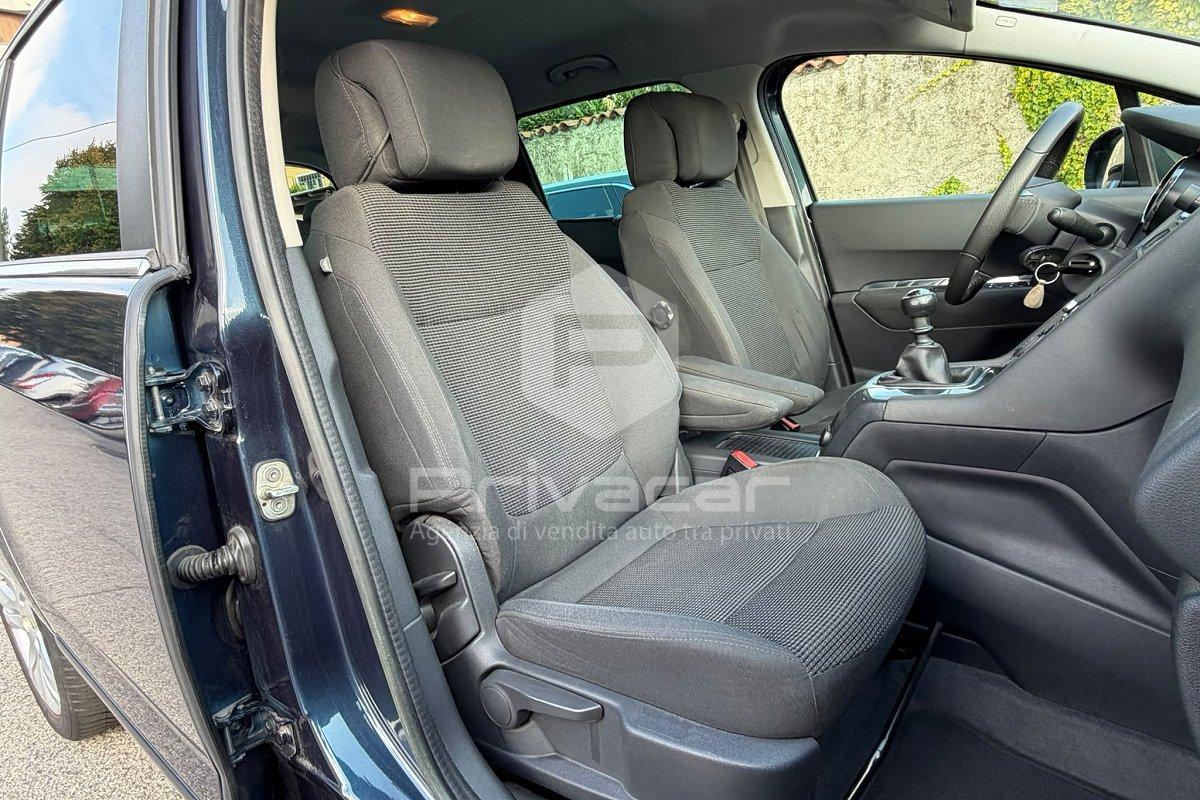 PEUGEOT 5008 1.6 HDi 115CV Allure