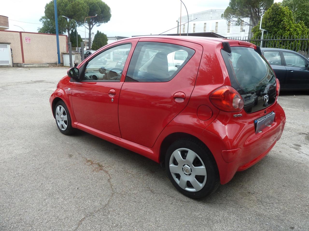 Toyota Aygo 1.0 12V VVT-i 5 porte Ok Neopatentati