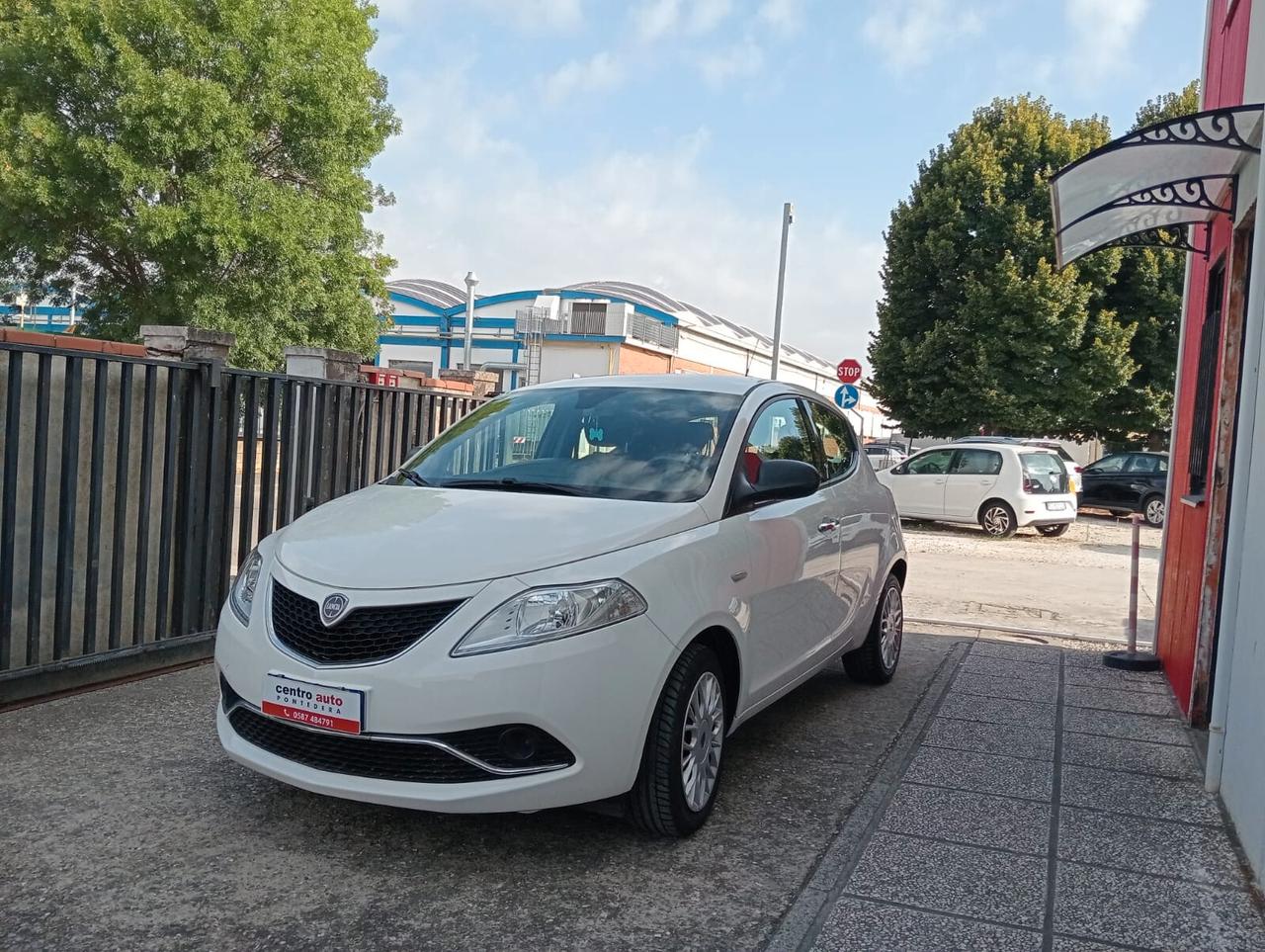 Lancia Ypsilon 1.2 69 CV 5 porte Silver