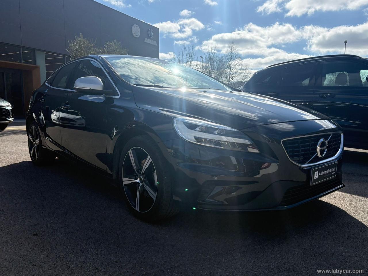 VOLVO V40 D2 R-design