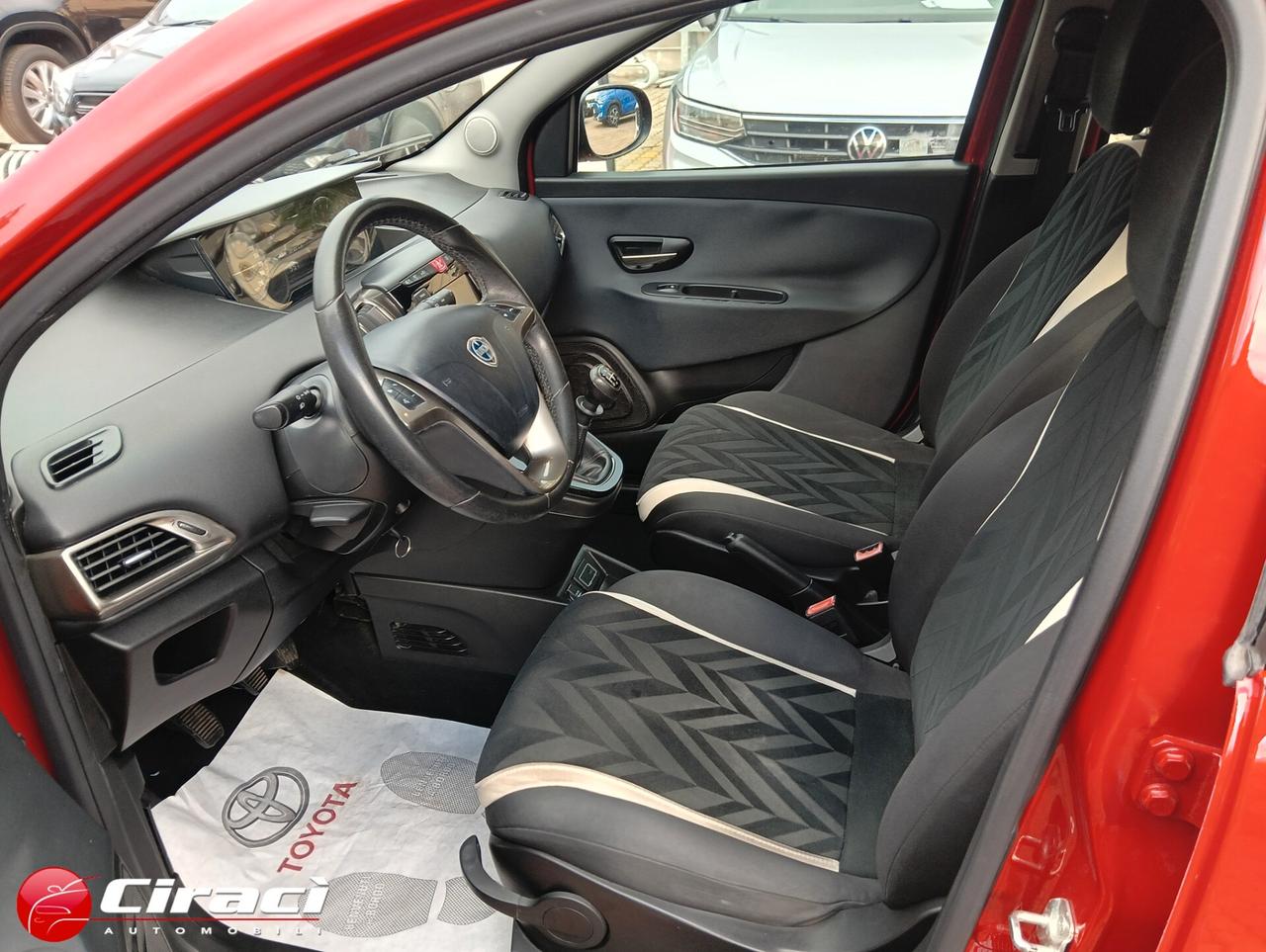 Lancia Ypsilon 1.2 69 CV 5p GPL Gold