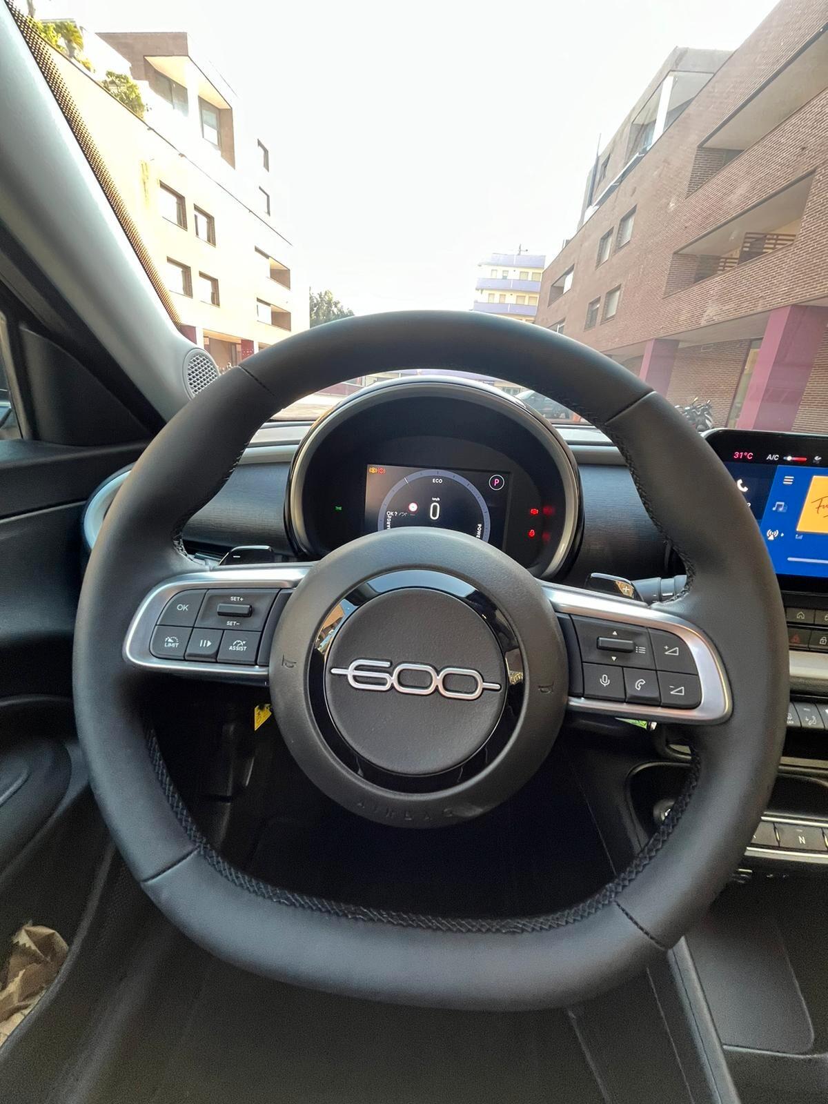 Fiat 600 Hybrid DCT MHEV La Prima TUA A NOLEGGIO GIORNALIERO - MENSILE - LUNGO TERMINE