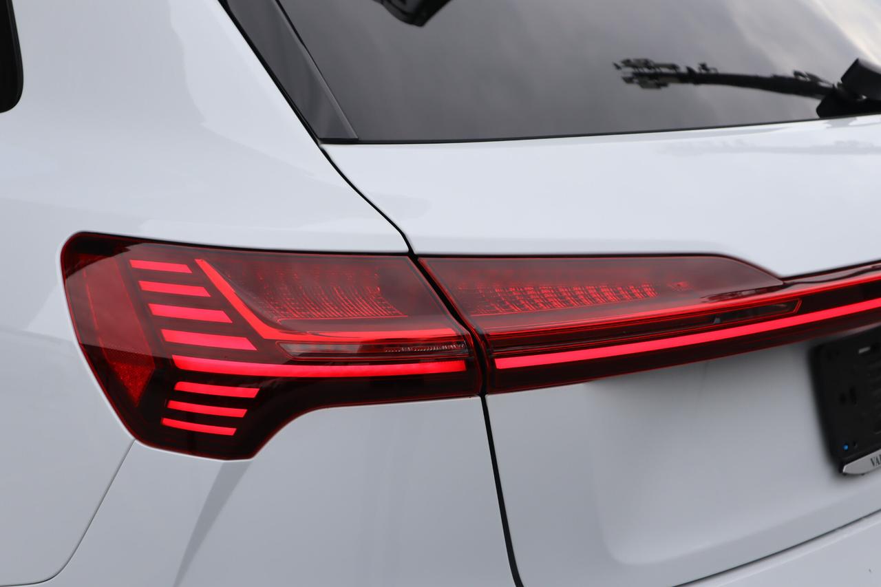 Audi e-tron 55 Quattro 408CV MATRIX HEAD-UP BANG&OLUFSEN MEMORY 360° 21"