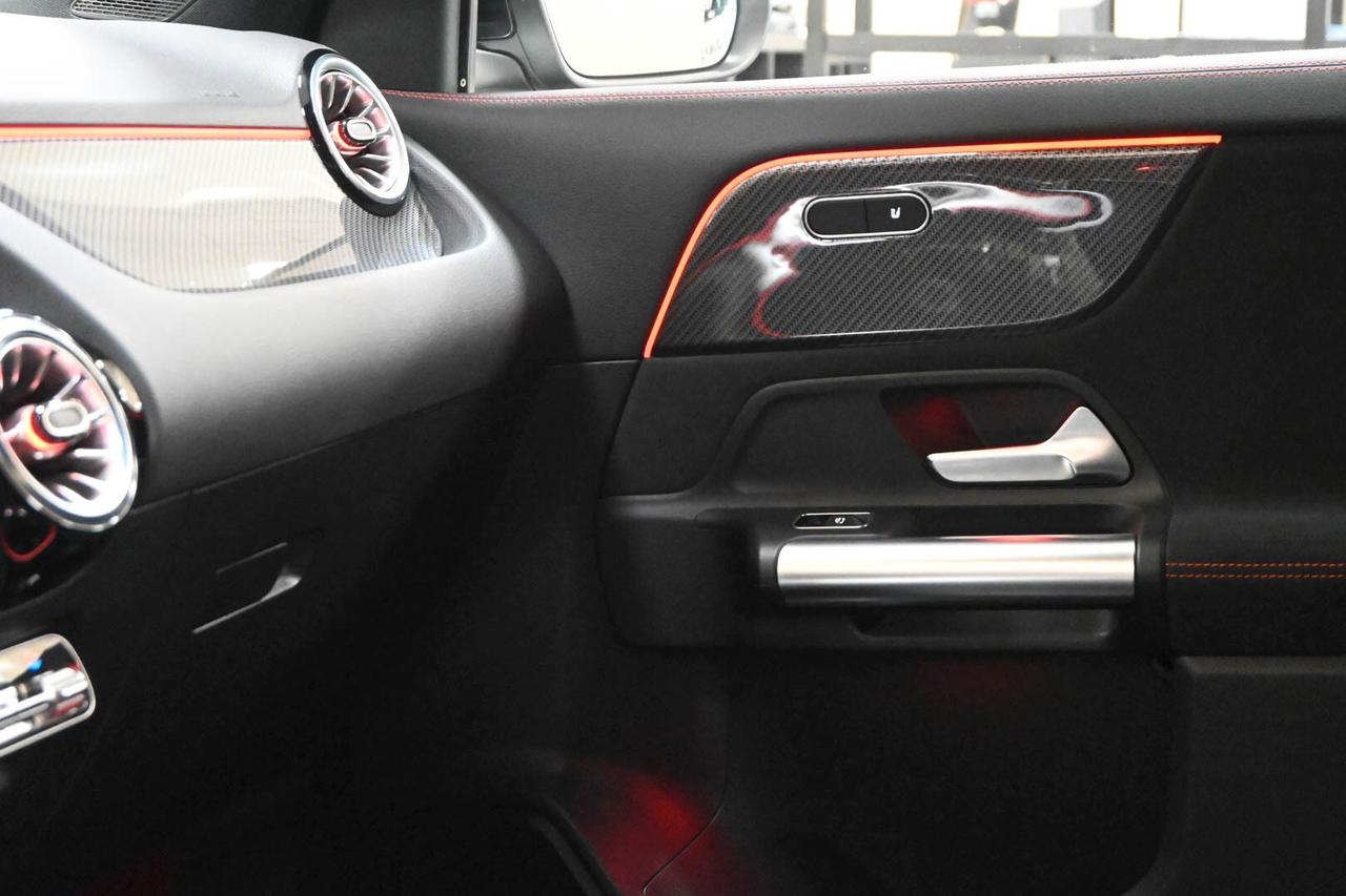 MERCEDES GLA (H247) GLA 200 d Automati...