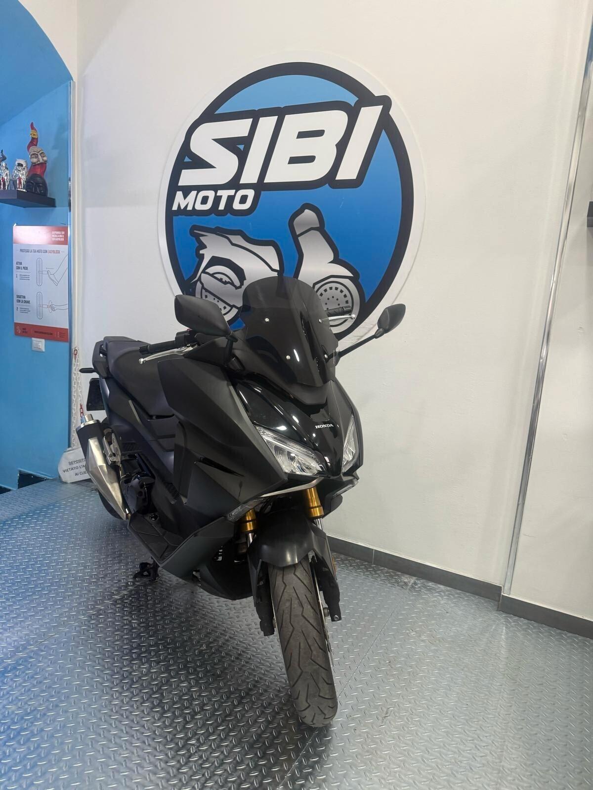 Honda Forza 750