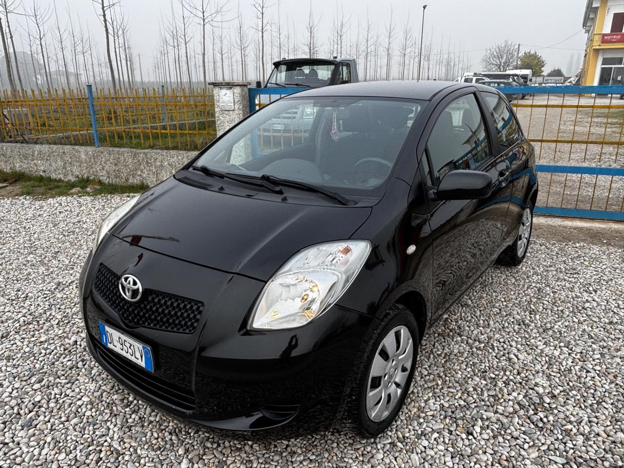 Toyota Yaris 1.0 3 porte Sol