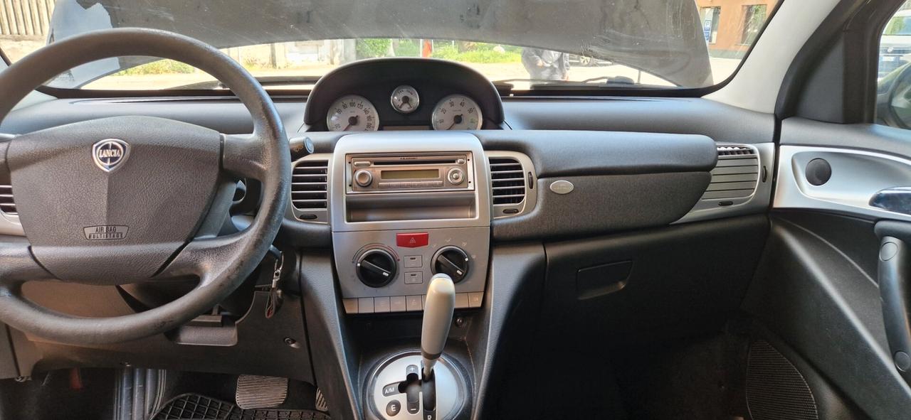 Lancia Ypsilon 1.3 MJT 75 CV Oro