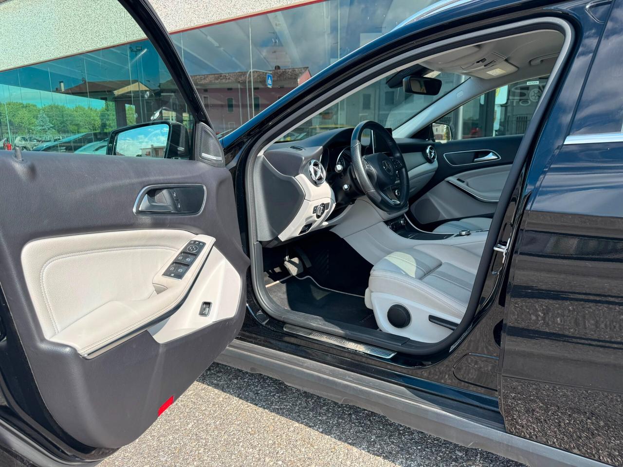 Mercedes GLA 180 Premium Plus