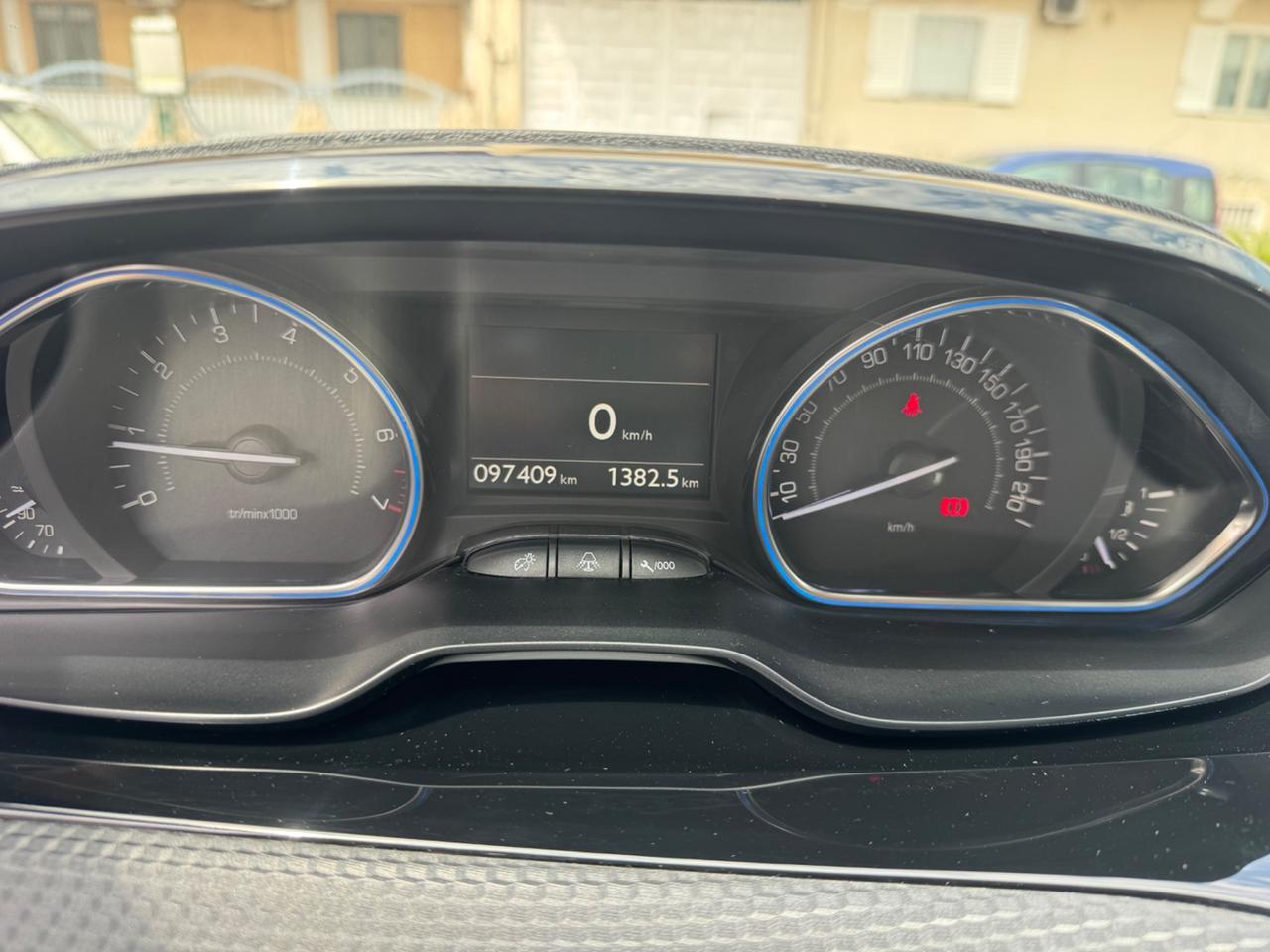 Peugeot 2008 1.2 BENZINA 82CV Allure 2016