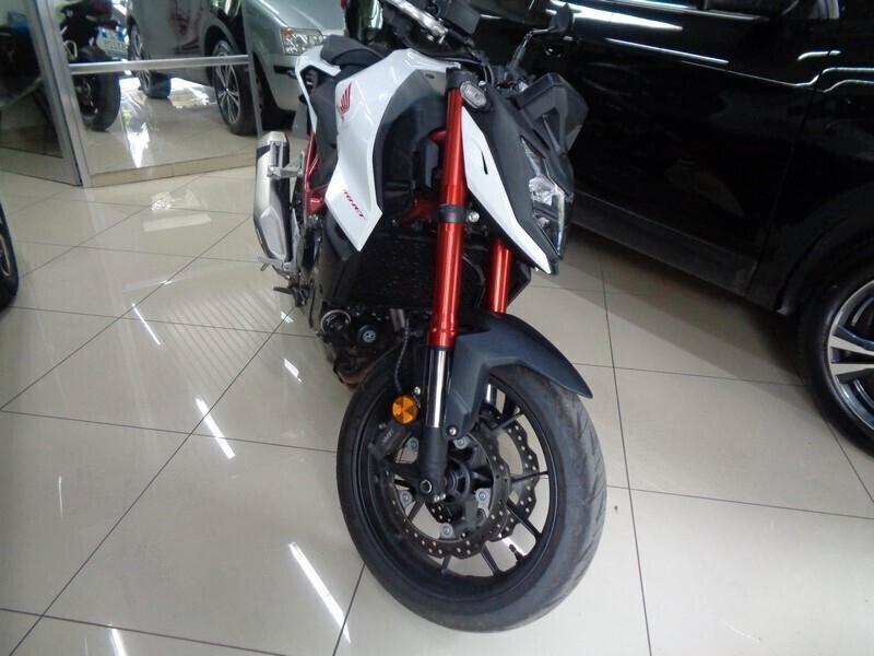 Honda Hornet 750 2024 soli 1400 KM