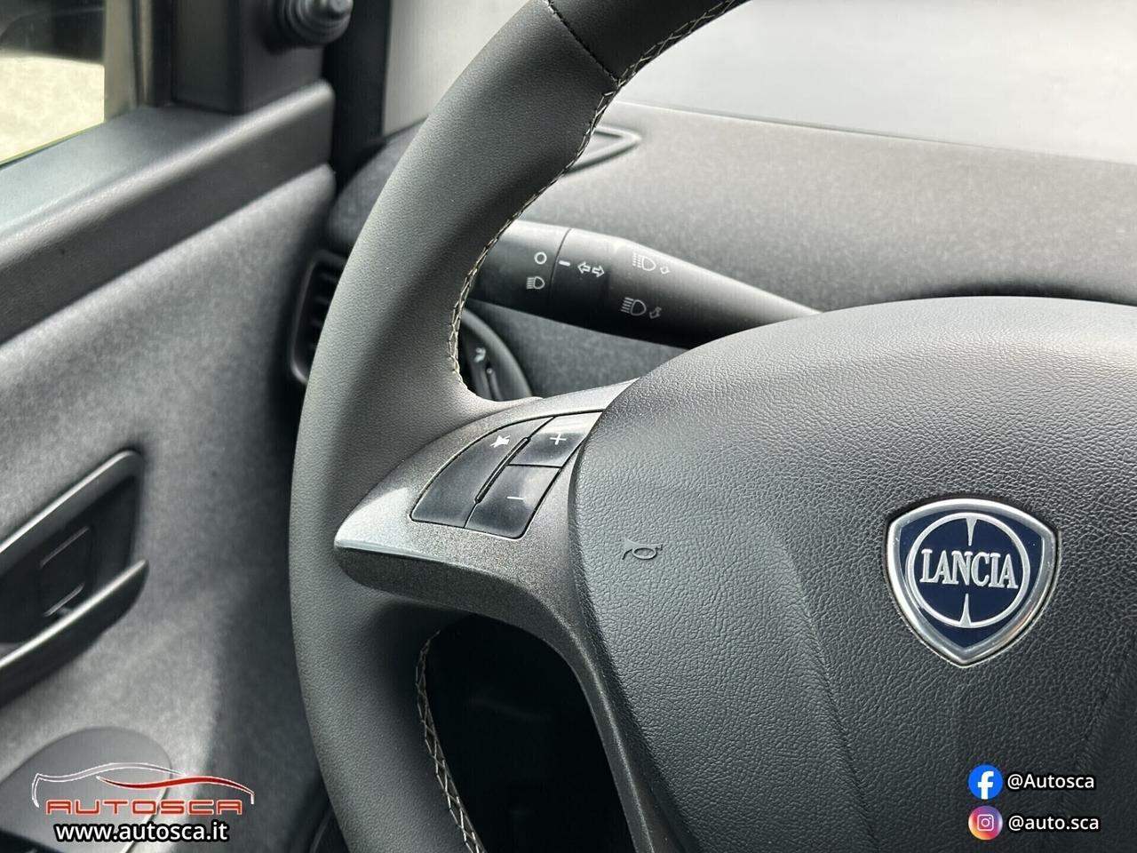 Lancia Ypsilon 1.0 FireFly 5 porte S&S Hybrid Ecochic Silver