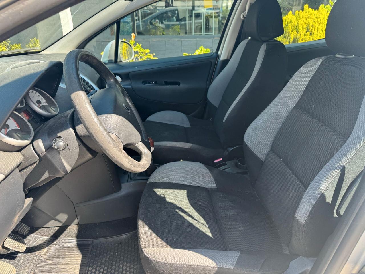 Peugeot 207 1.4 HDi 70CV 5p.