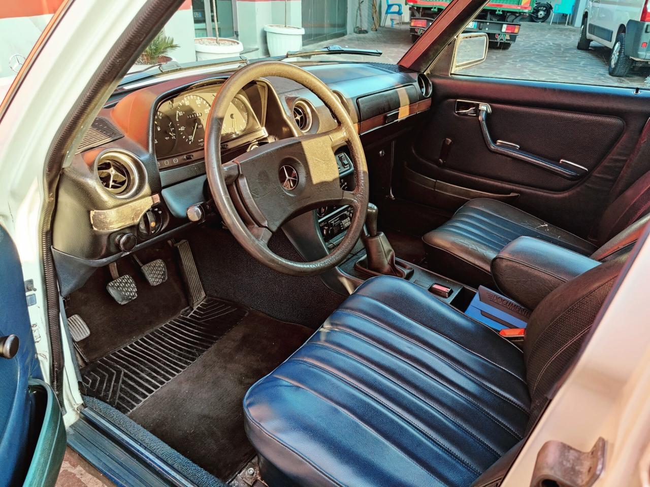 Mercedes-benz 240 D