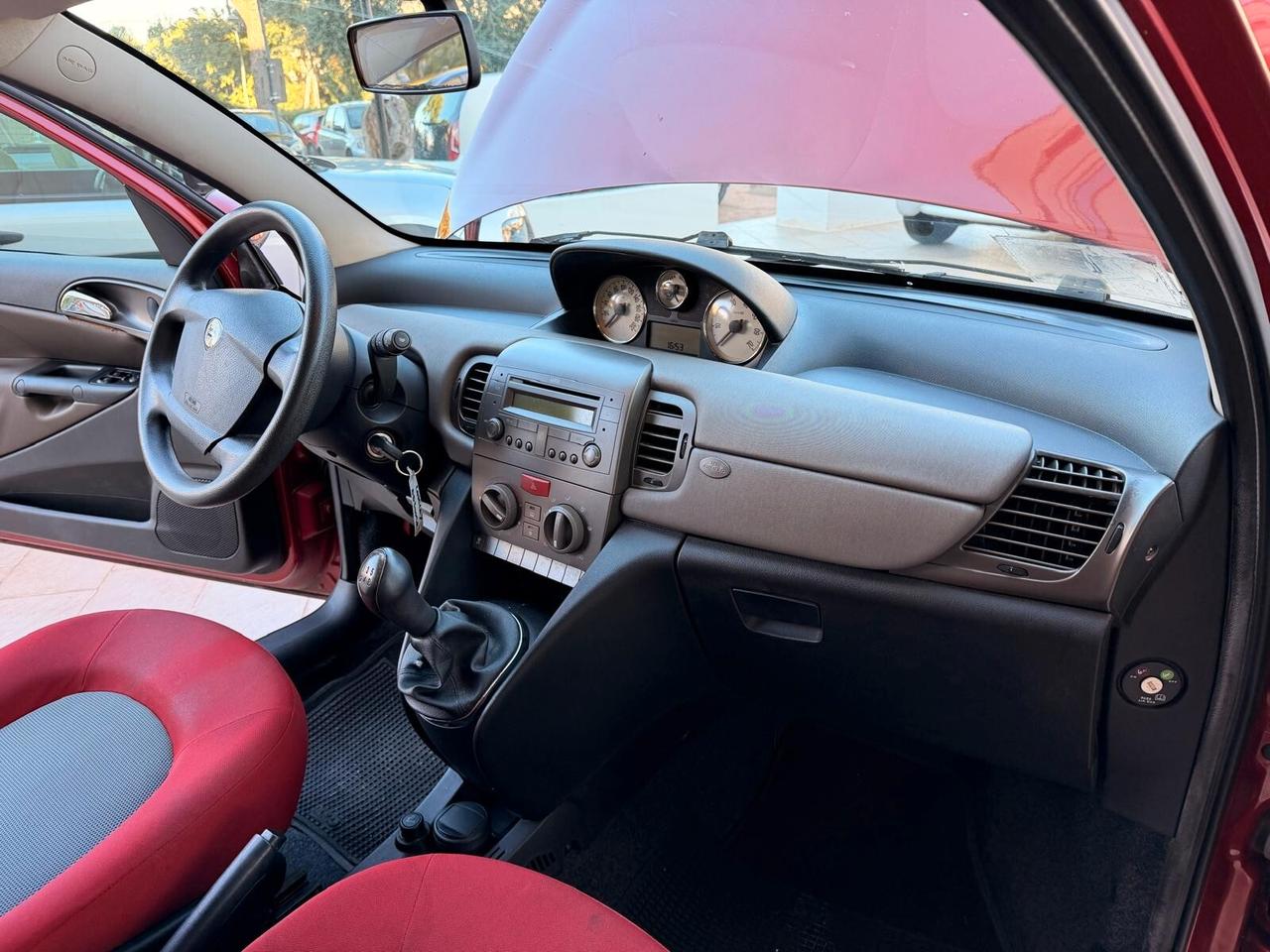 Lancia Ypsilon 1.3 MJT 75 CV Platino
