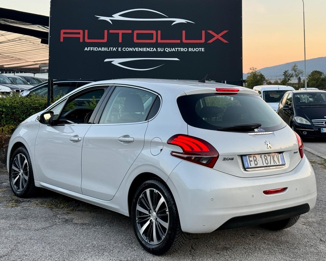 Peugeot 208 1.2i 82CV Allure 99.000Km NEOPATENTATI