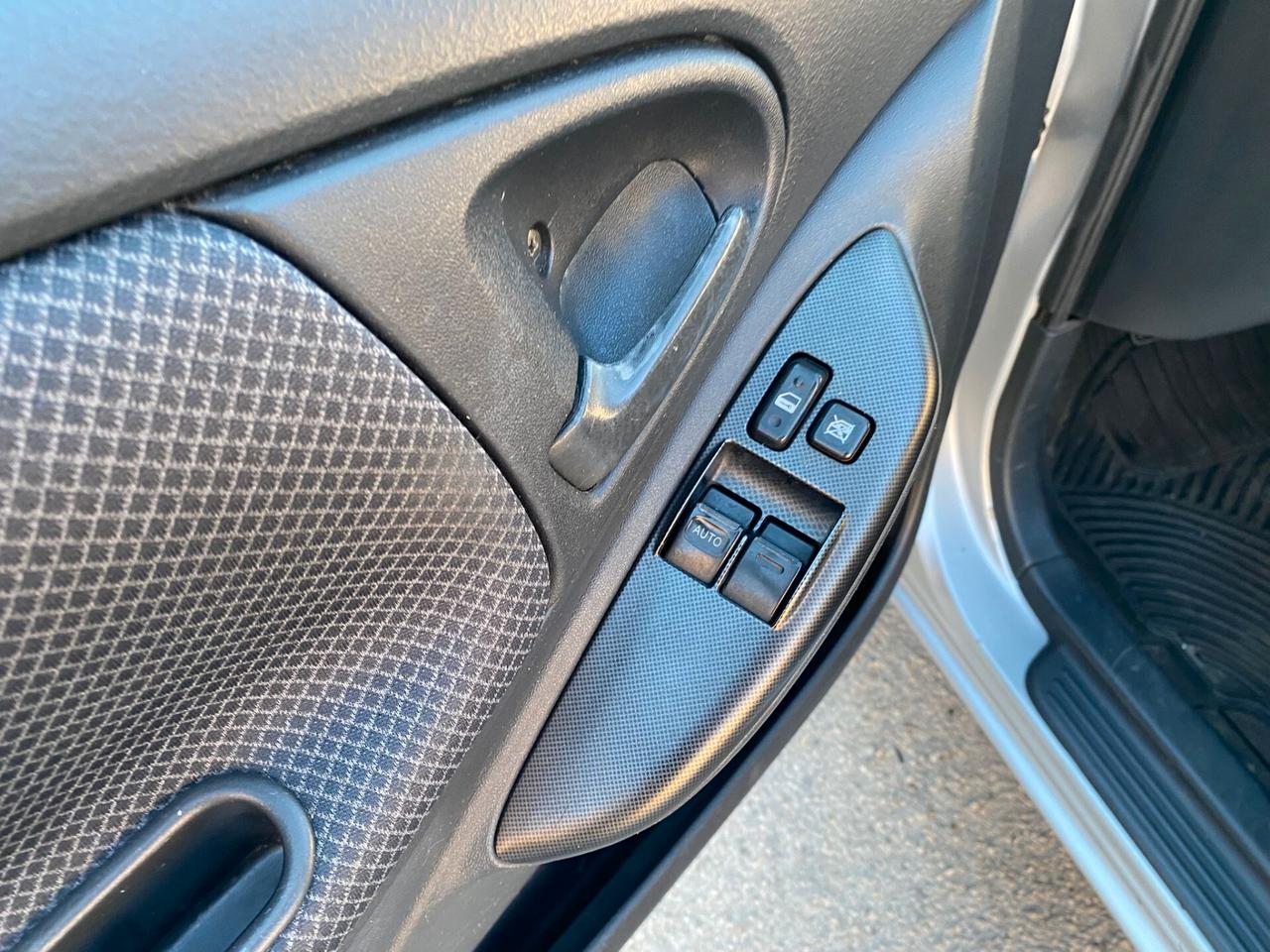 Toyota Yaris 1.0 benz 68cv economica 5p nuova 2005