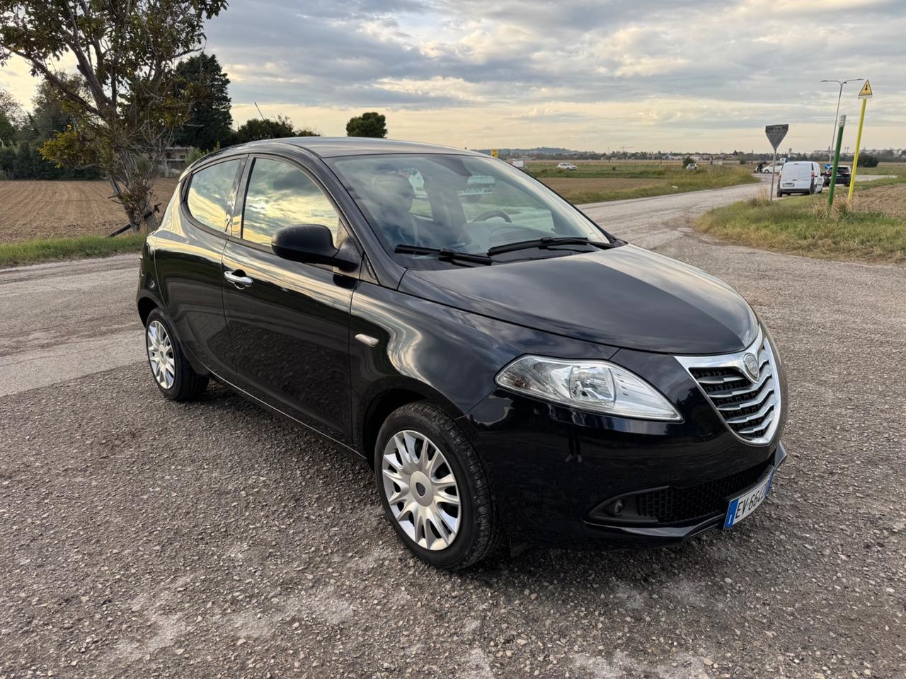 Lancia Ypsilon 1.2 69 CV 5 porte Elefantino