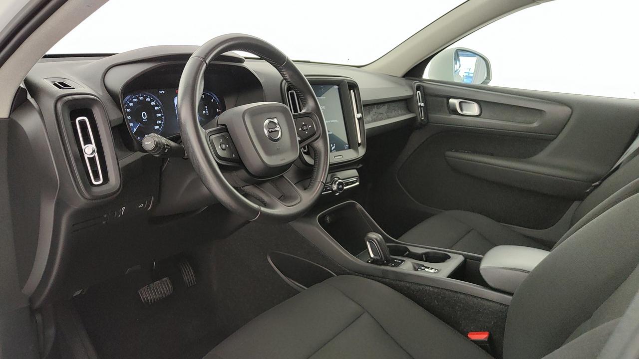 VOLVO XC40 - XC40 2.0 d3 Momentum awd geartronic