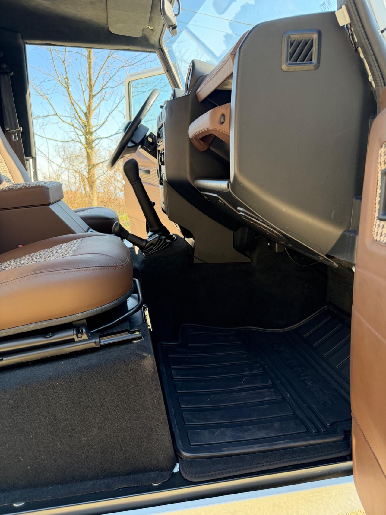 Land Rover Defender 90 2.4 TD4 Station Wagon SE N1